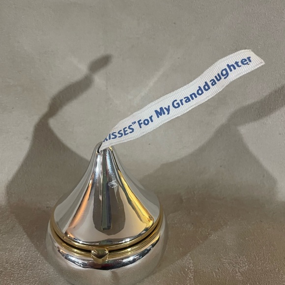 Kisses Jewelry Box - Picture 3 of 8